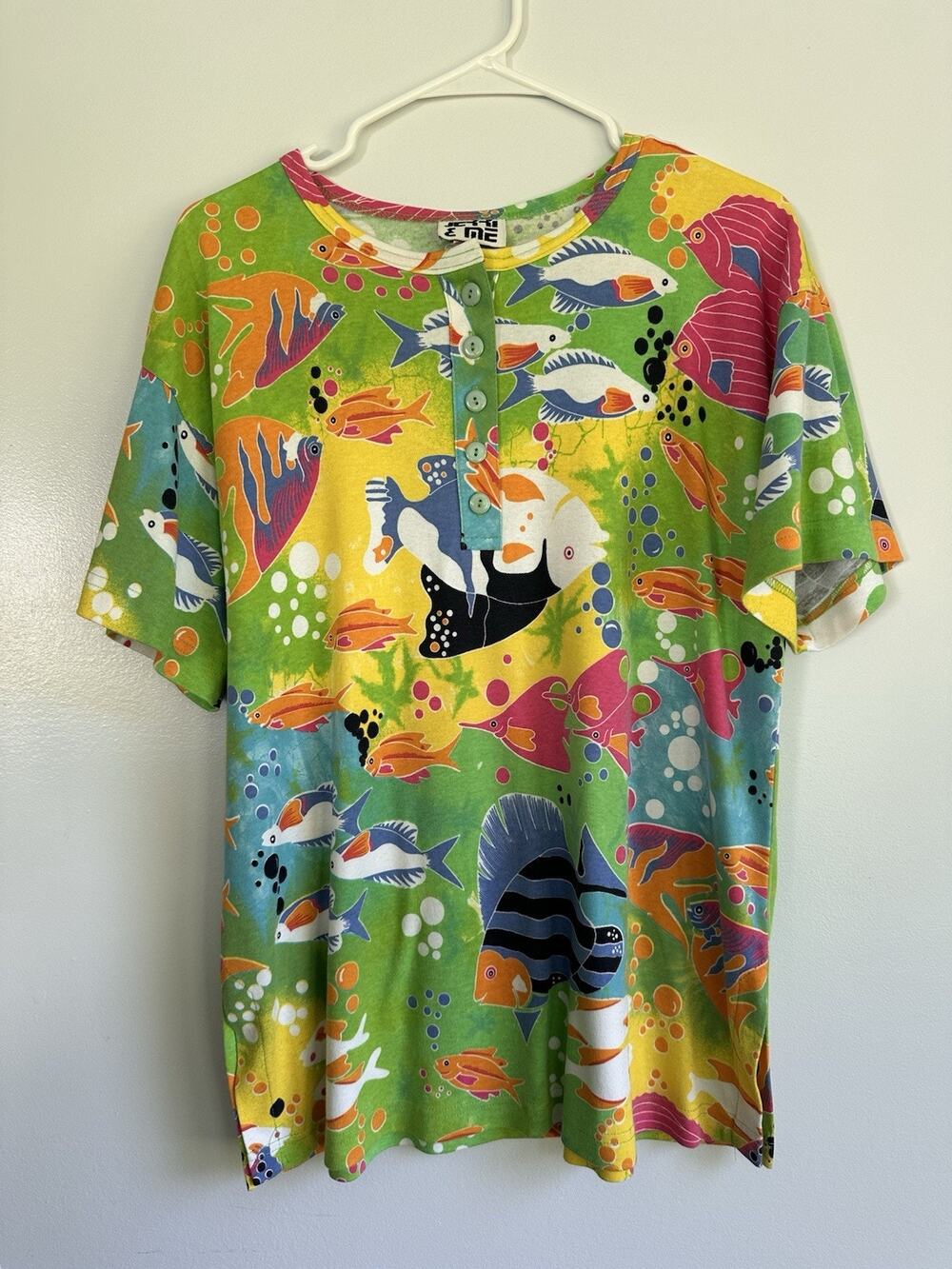 Vintage 90s Jerri & Me Fish Pattern Novelty Tee Shirt Women’s Large Henley Style